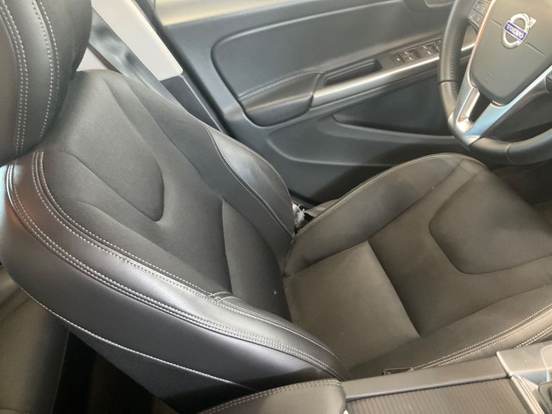 Volvo V60 2.0 D3 Momentum 2018 – снимка 27