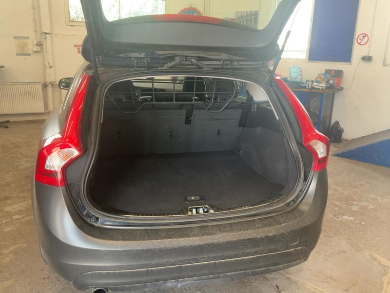 Volvo V60 2.0 D3 Momentum 2018 – снимка 16