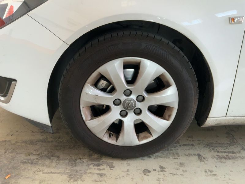 Opel Insignia Sports Tourer 2.0 CDTI Selective 2015 – снимка 3