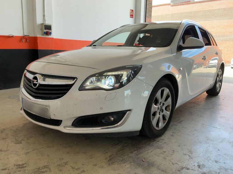 Opel Insignia Sports Tourer 2.0 CDTI Selective 2015 – снимка 1