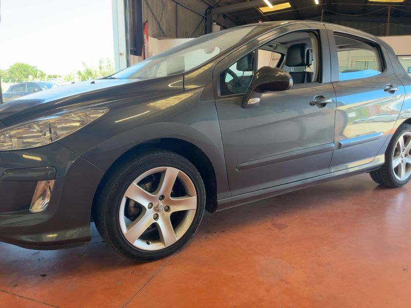 Peugeot 308 1.6 HDi Feline 2008 – снимка 2