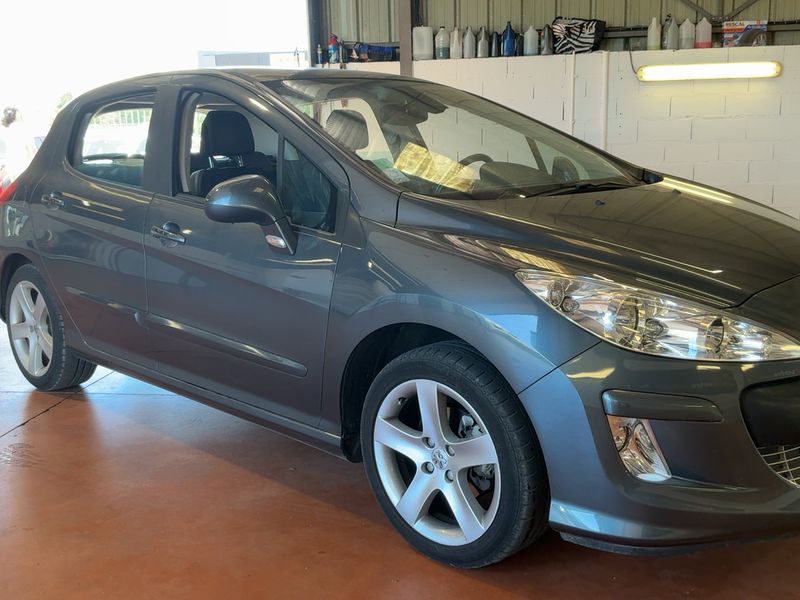 Peugeot 308 1.6 HDi Feline 2008 – снимка 12