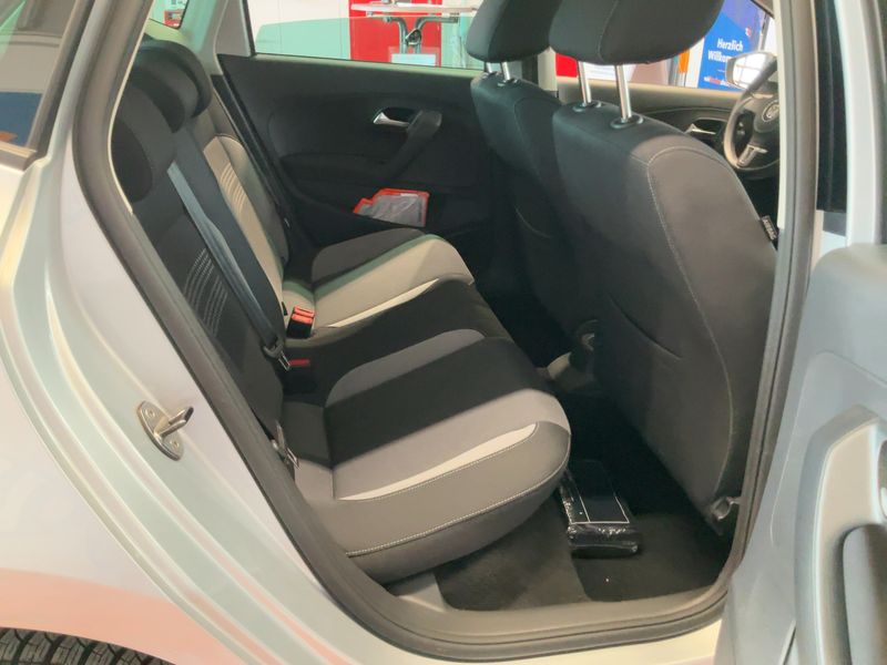Volkswagen Polo 1.2 Life 2013 – снимка 20