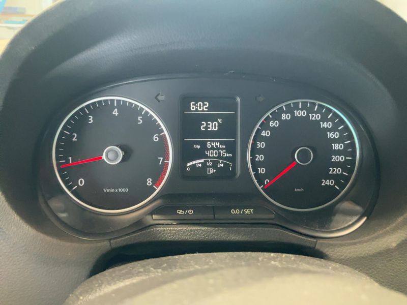 Volkswagen Polo 1.2 Life 2013 – снимка 19