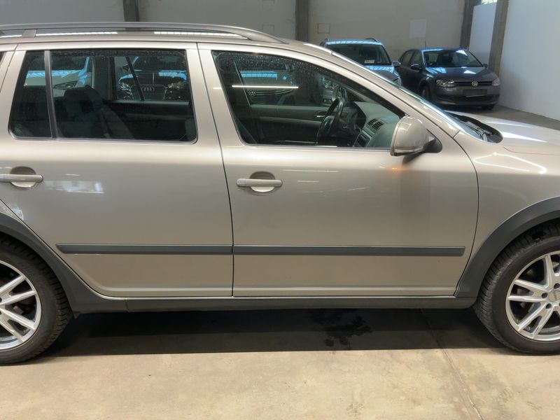 Skoda Octavia 1.8 TSI Scout 4x4 2011 – снимка 10