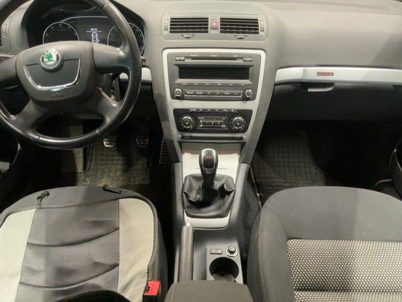 Skoda Octavia 1.8 TSI Scout 4x4 2011 – снимка 17