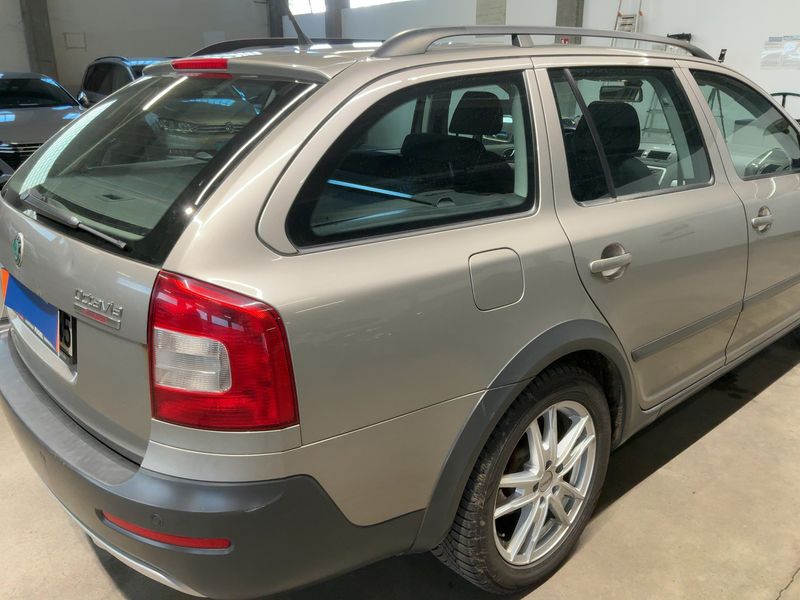 Skoda Octavia 1.8 TSI Scout 4x4 2011 – снимка 8