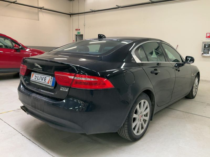 Jaguar XE 20d Pure AWD 2020 – снимка 8