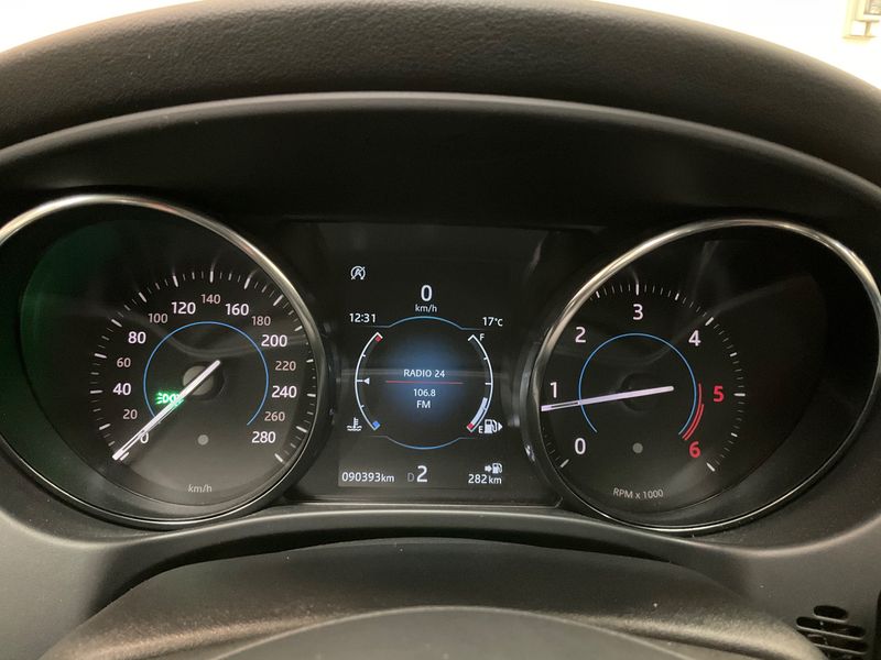 Jaguar XE 20d Pure AWD 2020 – снимка 18