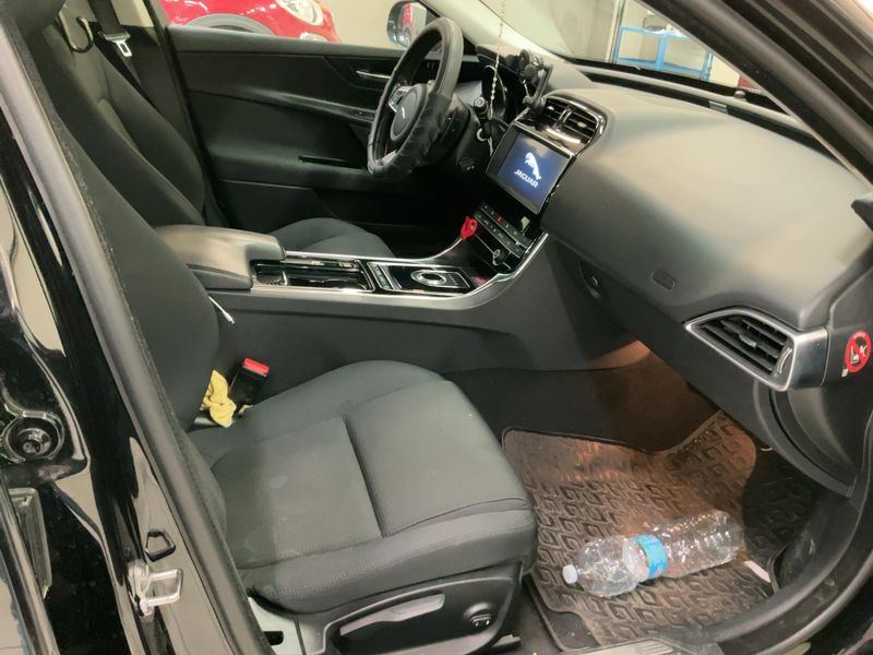 Jaguar XE 20d Pure AWD 2020 – снимка 16