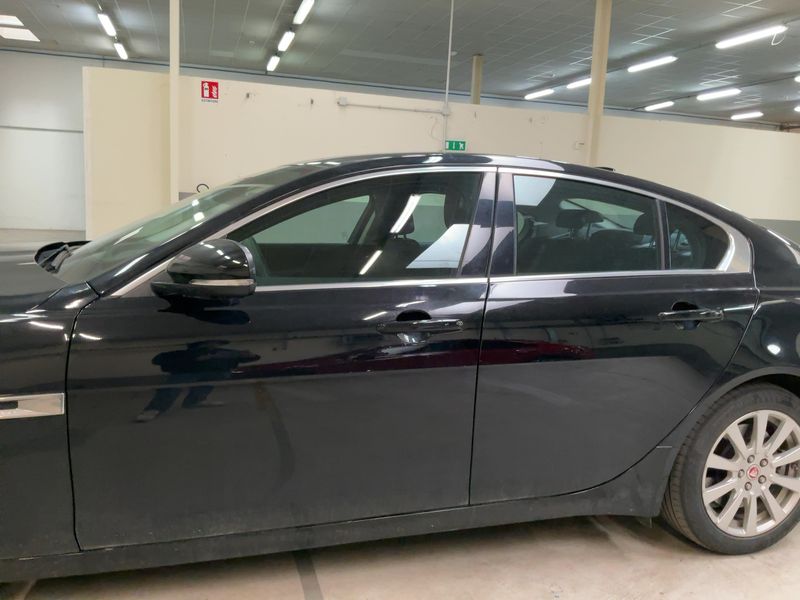 Jaguar XE 20d Pure AWD 2020 – снимка 4
