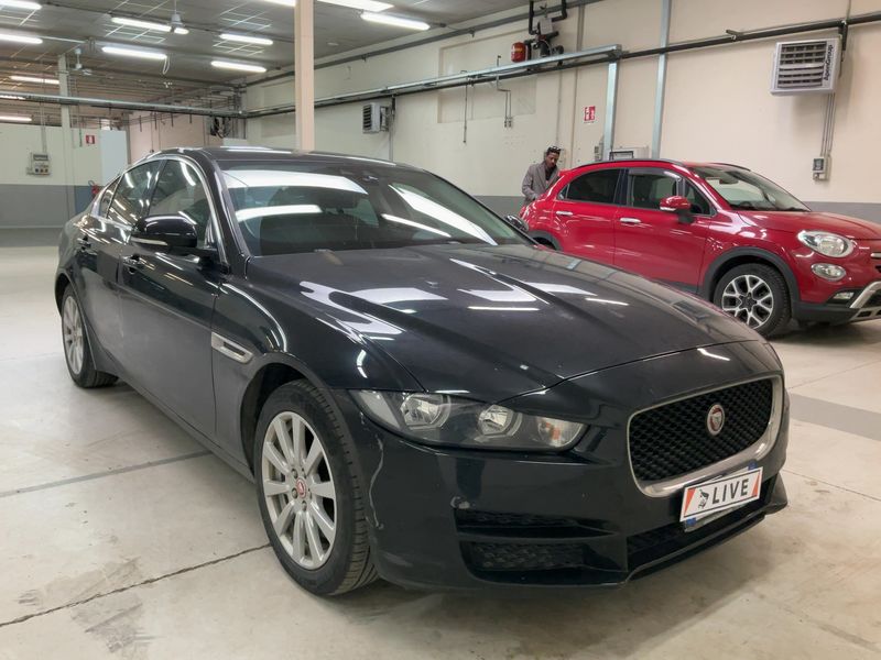 Jaguar XE 20d Pure AWD 2020 – снимка 12