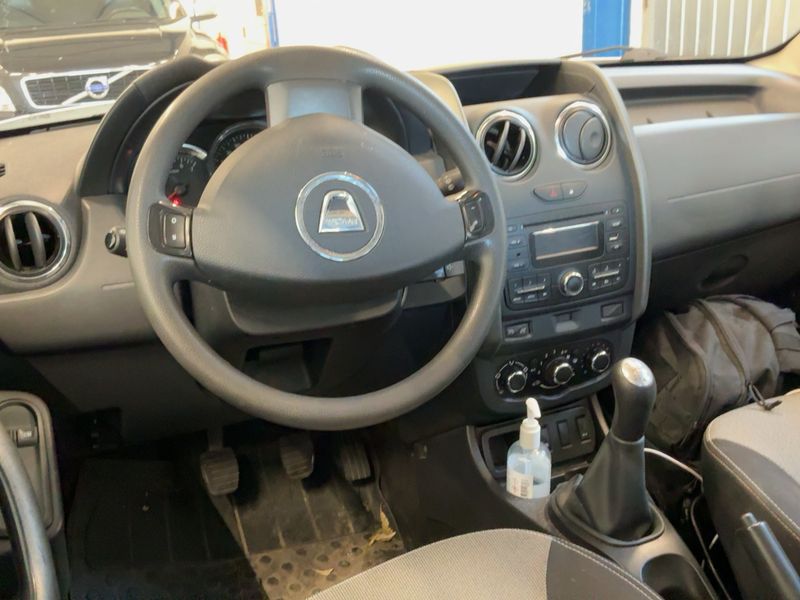 Dacia Duster 1.6 SCe Ambiance 4x2 2015 – снимка 12