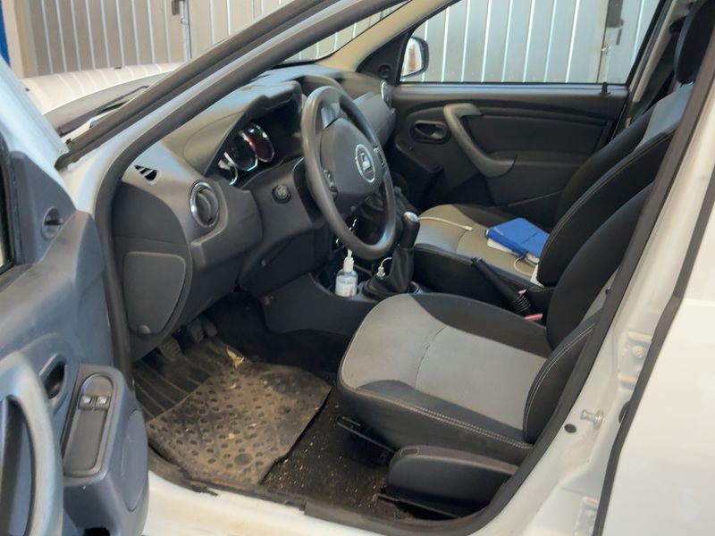 Dacia Duster 1.6 SCe Ambiance 4x2 2015 – снимка 11