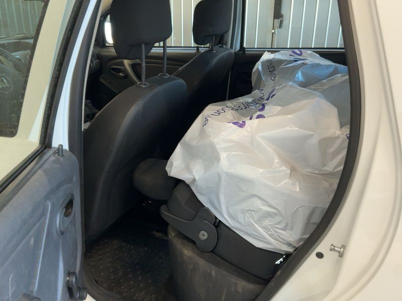 Dacia Duster 1.6 SCe Ambiance 4x2 2015 – снимка 14