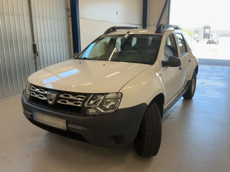Dacia Duster 1.6 SCe Ambiance 4x2 2015 – снимка 1