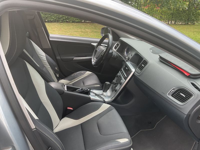 Volvo V60 2.0 D4 R-Design 2012 – снимка 3
