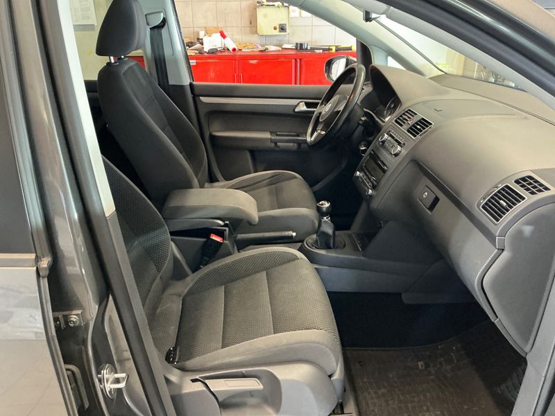 Volkswagen Touran 1.6 TDI Comfortline BlueMotion Tech 2010 – снимка 3