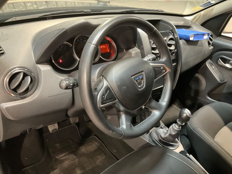 Dacia Duster 1.5 dCi SL Black Touch 4x2 2017 – снимка 22