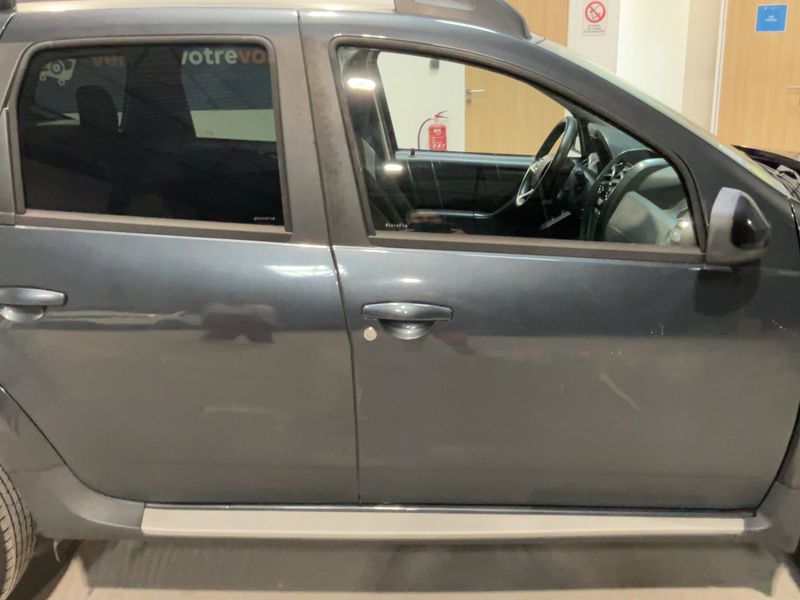 Dacia Duster 1.5 dCi SL Black Touch 4x2 2017 – снимка 10