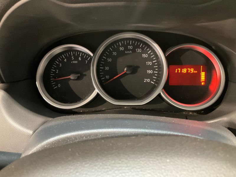 Dacia Duster 1.5 dCi SL Black Touch 4x2 2017 – снимка 18