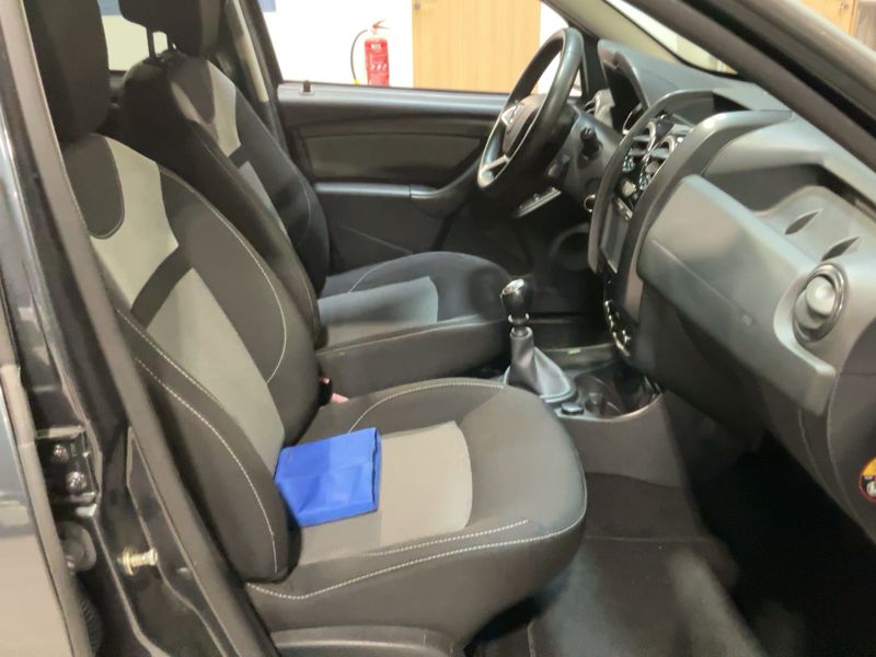 Dacia Duster 1.5 dCi SL Black Touch 4x2 2017 – снимка 16