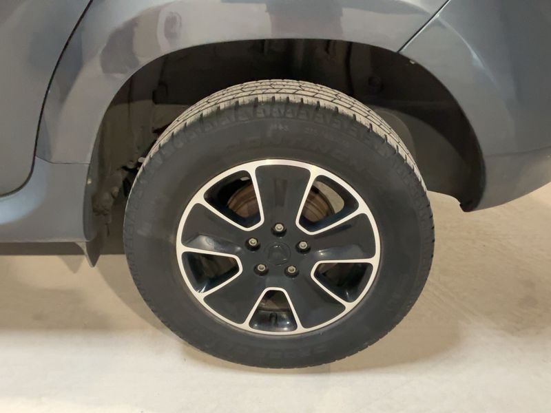 Dacia Duster 1.5 dCi SL Black Touch 4x2 2017 – снимка 5