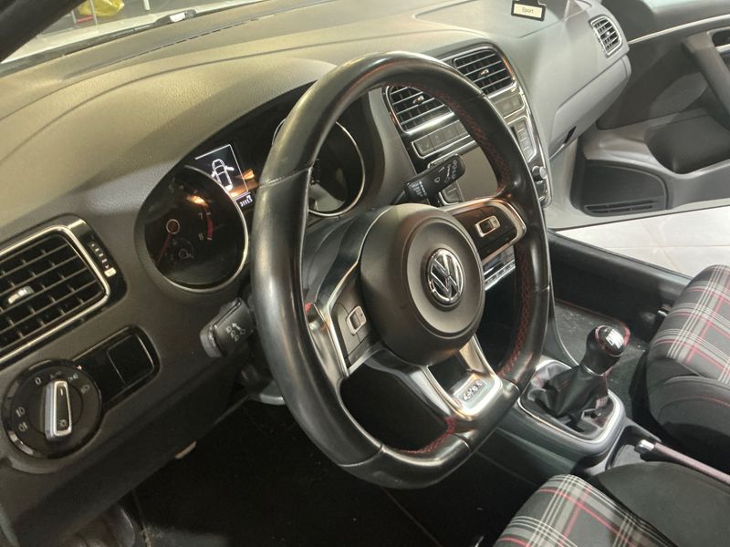 Volkswagen Polo 1.8 TSI GTI BlueMotion Tech 2015 – снимка 21