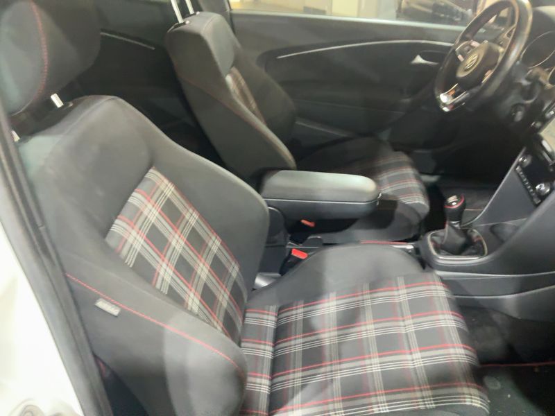 Volkswagen Polo 1.8 TSI GTI BlueMotion Tech 2015 – снимка 16