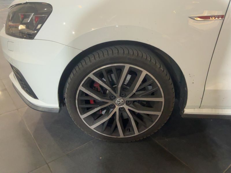 Volkswagen Polo 1.8 TSI GTI BlueMotion Tech 2015 – снимка 3
