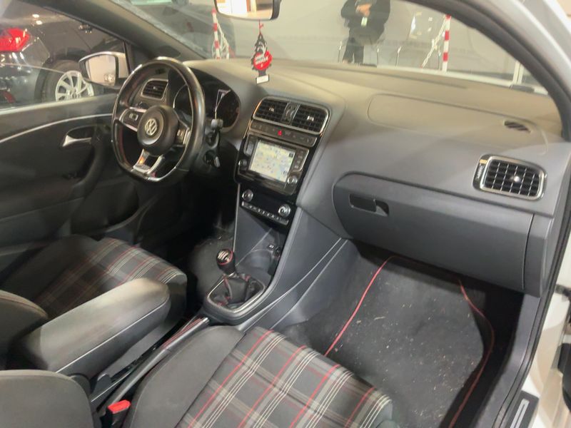 Volkswagen Polo 1.8 TSI GTI BlueMotion Tech 2015 – снимка 17