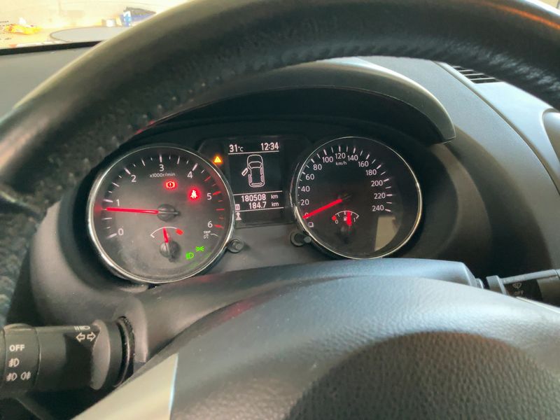 Nissan Qashqai 1.6 dCi Acenta 2012 – снимка 18