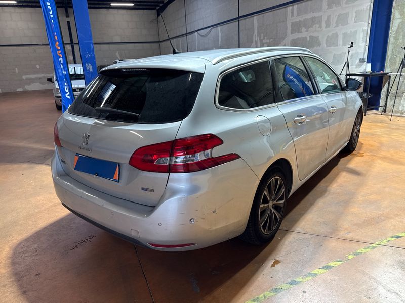Peugeot 308 1.2 e-THP Allure 2017 – снимка 2