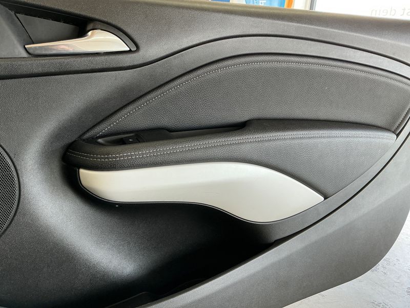 Opel Adam 1.4 Glam 2016 – снимка 28