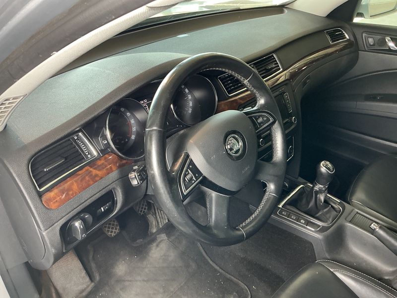 Skoda Superb 1.6 TDI Elegance 2015 – снимка 33