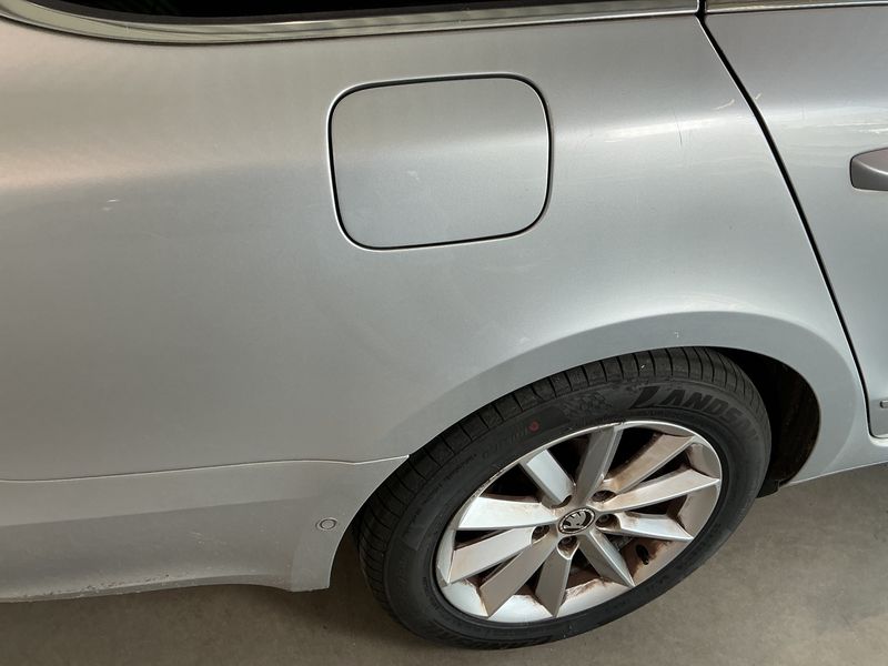 Skoda Superb 1.6 TDI Elegance 2015 – снимка 24
