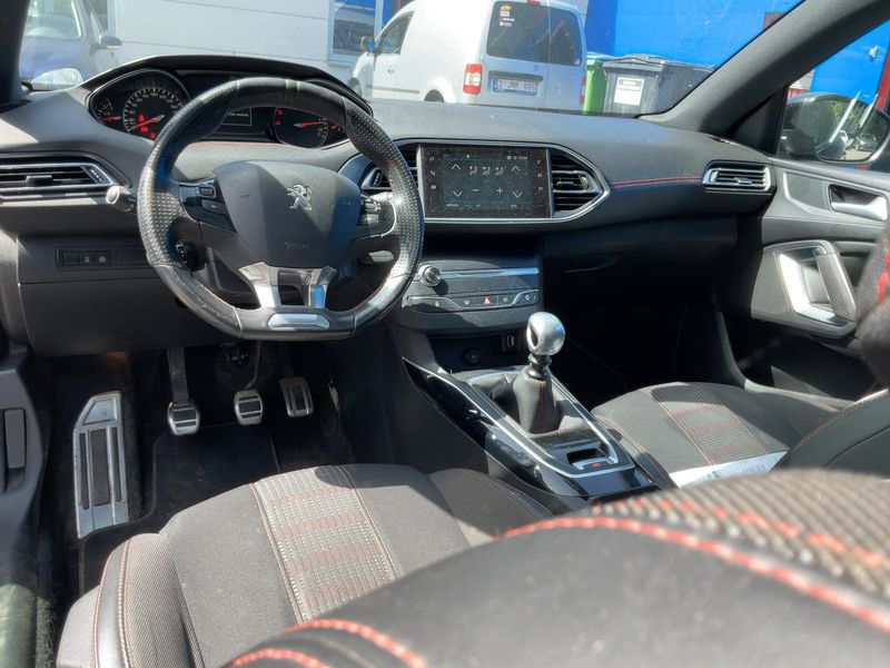 Peugeot 308 1.5 Blue-HDi Allure 2018 – снимка 17