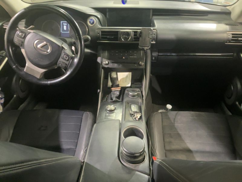 Lexus IS-Serie IS 300h Pack 2020 – снимка 17