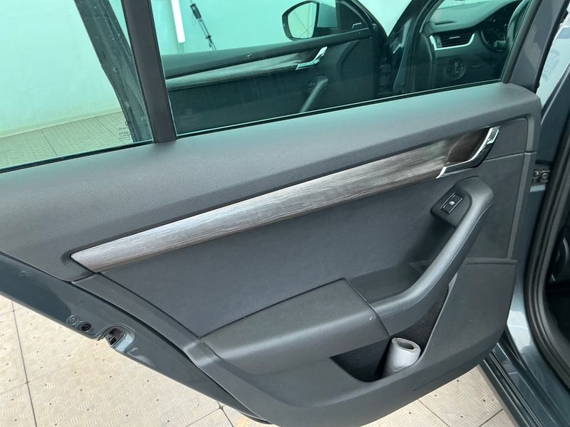 Skoda Octavia 2.0 TDI Scout 4x4 2015 – снимка 24