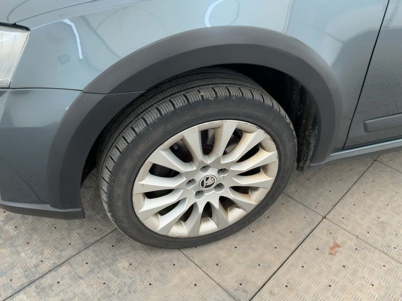 Skoda Octavia 2.0 TDI Scout 4x4 2015 – снимка 3