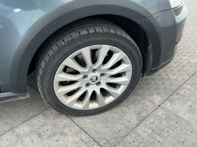 Skoda Octavia 2.0 TDI Scout 4x4 2015 – снимка 11