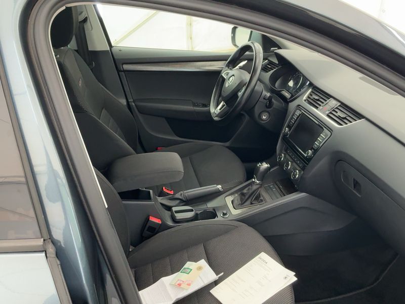 Skoda Octavia 2.0 TDI Scout 4x4 2015 – снимка 17