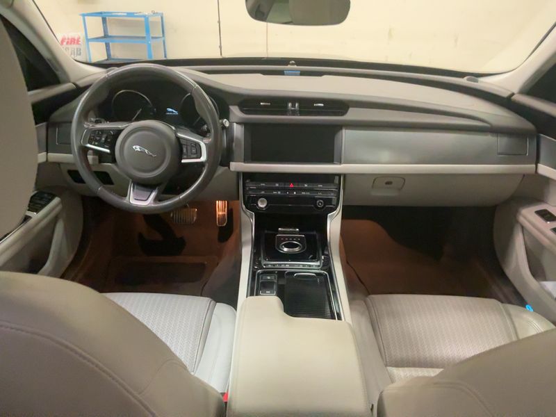 Jaguar XF 20d Prestige AWD 2020 – снимка 17