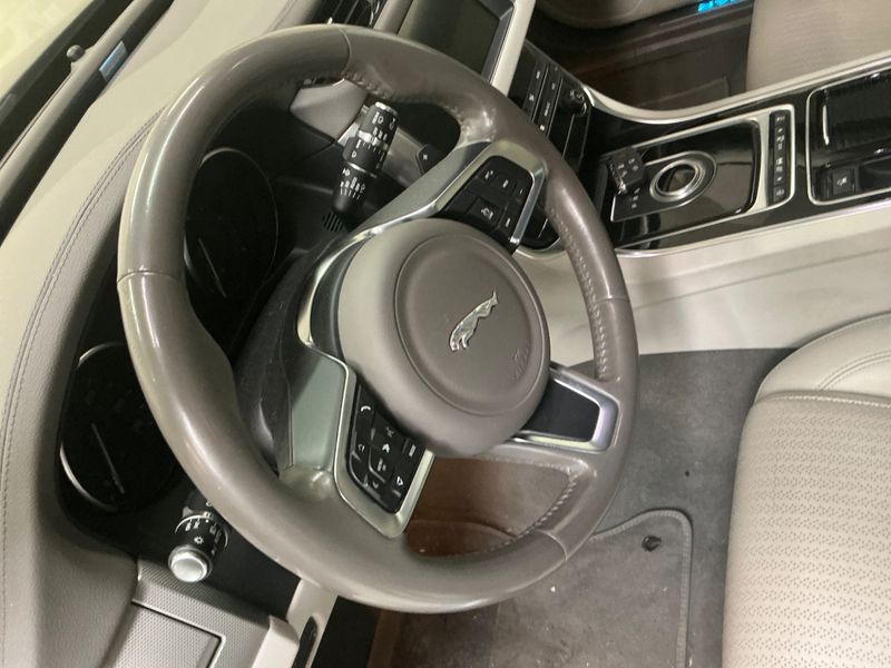 Jaguar XF 20d Prestige AWD 2020 – снимка 21