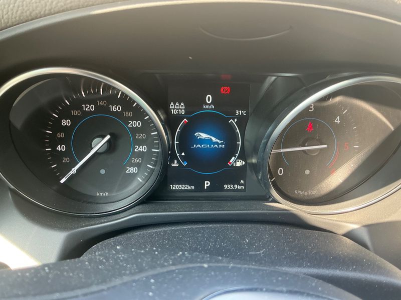 Jaguar XF 20d Prestige AWD 2020 – снимка 18