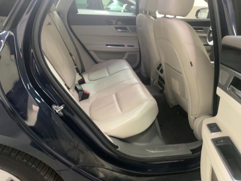 Jaguar XF 20d Prestige AWD 2020 – снимка 19