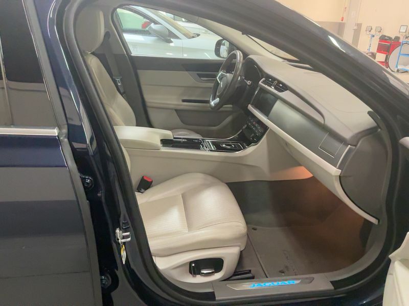 Jaguar XF 20d Prestige AWD 2020 – снимка 16