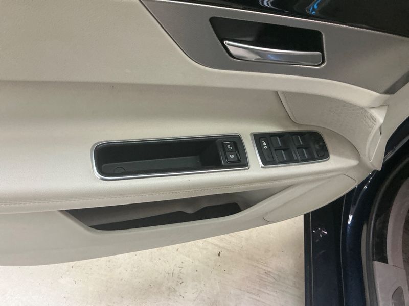 Jaguar XF 20d Prestige AWD 2020 – снимка 23