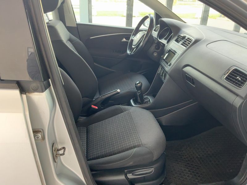 Volkswagen Polo 1.2 TSI Comfortline BlueMotion Tech 2015 – снимка 17