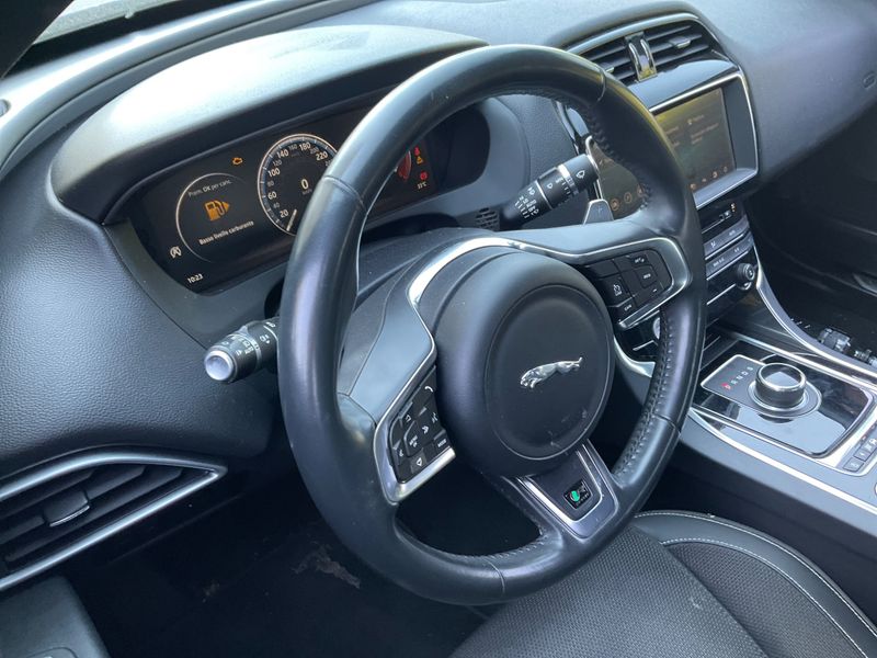 Jaguar XE 25d R-Sport AWD 2017 – снимка 24